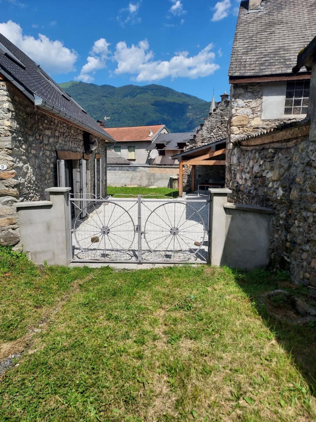 Maison De Village Au Pied Des Pyrenees Marignac  Exterior photo